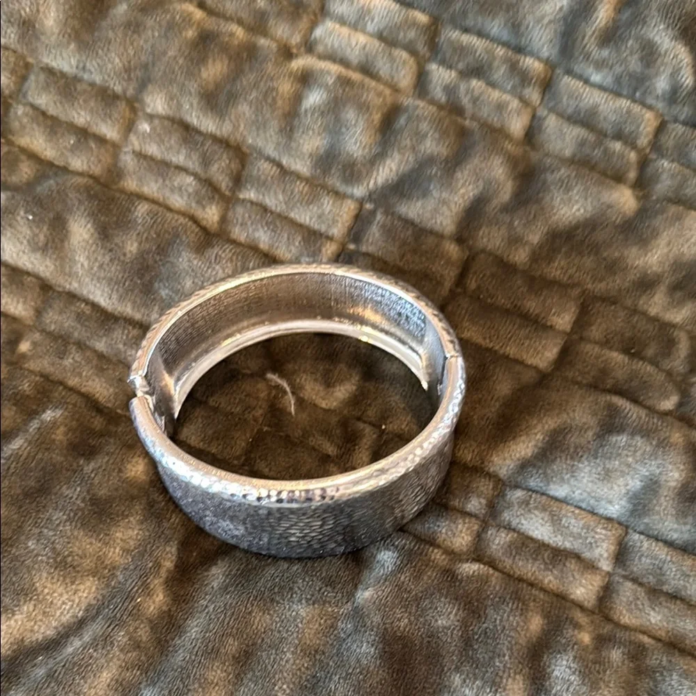 Textured Silver cuff bracelet - Picture 2 of 2